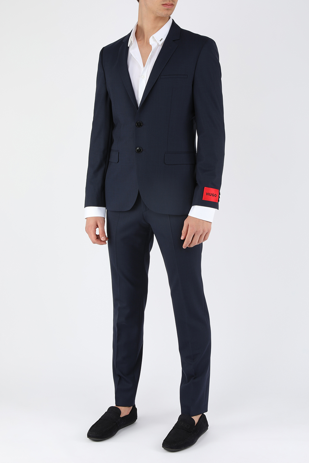 חולצה מכופתרת עם לוגו מטאלי